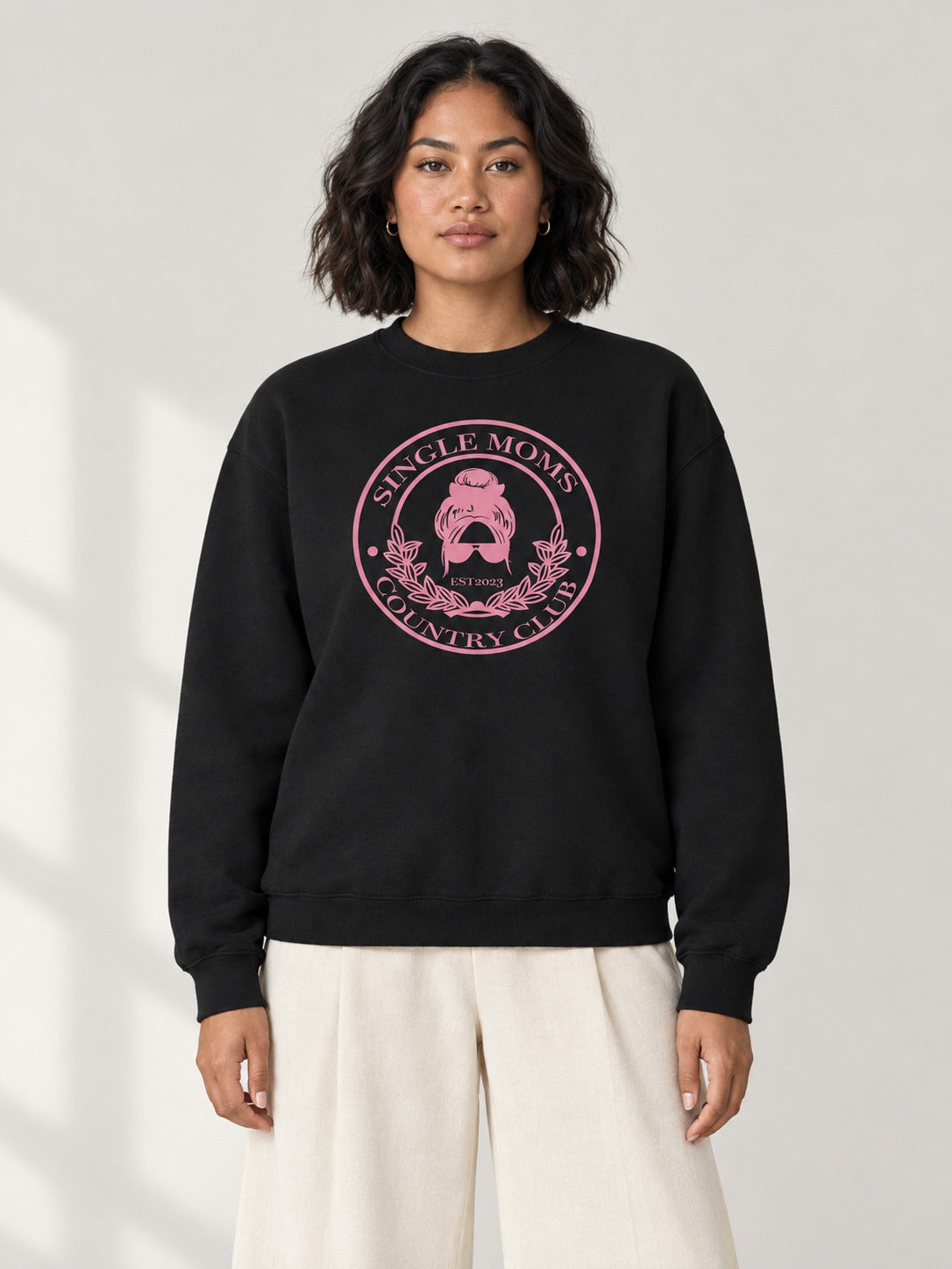 SMCC CREST CREW NECK on model